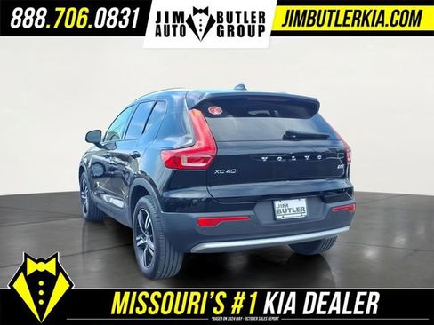 Used 2023 Volvo XC40 B5 Core AWD/4WD image 5