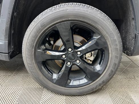 Used 2023 Jeep Grand Cherokee Altitude RWD image 30