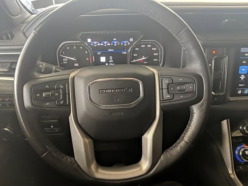 Used 2021 GMC Yukon Denali w/ Denali Premium Package image 22