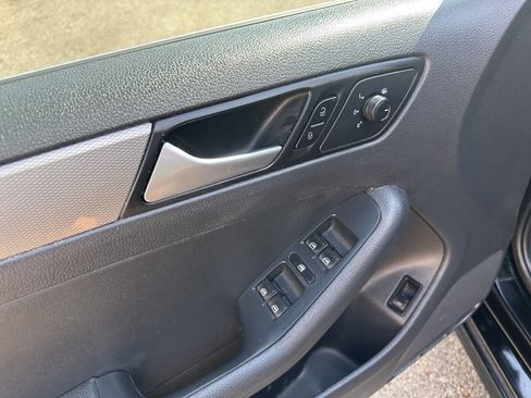 Used 2018 Volkswagen Jetta SE image 19