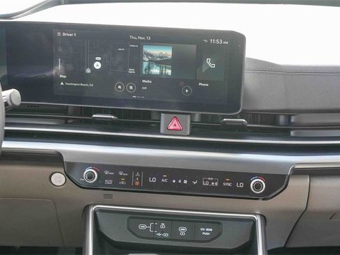 Used 2025 Kia Carnival image 15