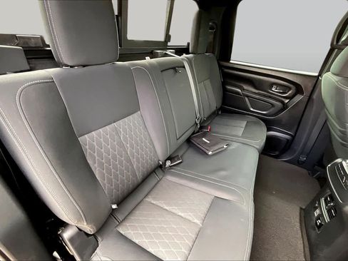 Used 2019 Nissan Titan SV w/ SV Convenience Package RWD image 18