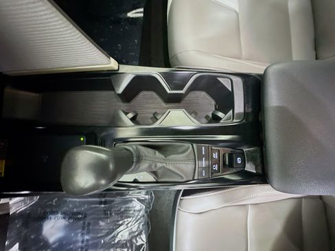 Used 2025 Toyota Camry SE image 22