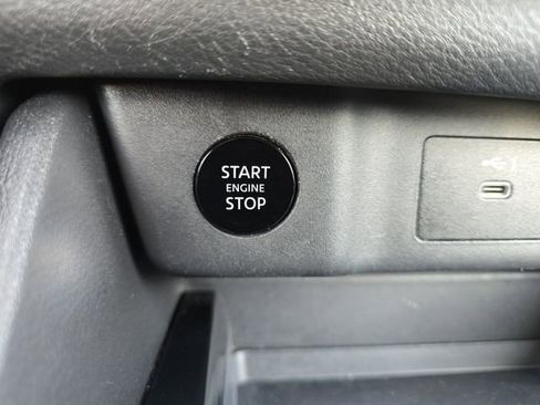 Used 2024 Nissan Rogue SV image 29