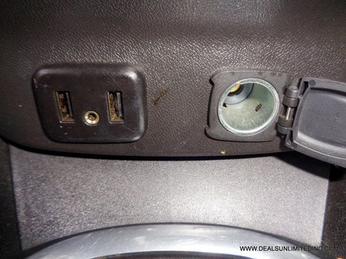 Used 2017 Chevrolet Malibu LT image 13