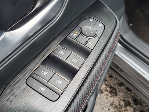 Used 2025 Nissan Kicks SR AWD/4WD image 16