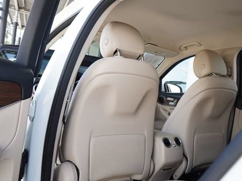 Used 2021 Mercedes-Benz GLC 300 4MATIC image 30