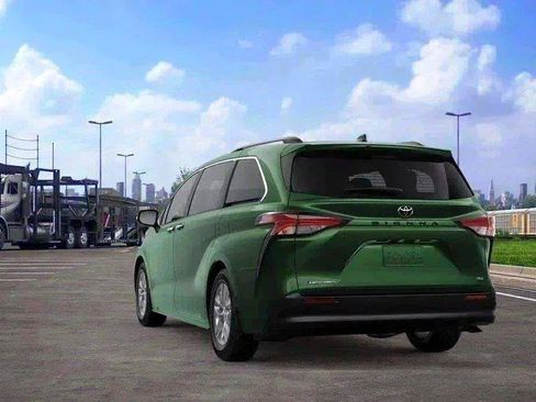 New 2026 Toyota Sienna XLE AWD/4WD image 7