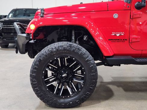 Used 2017 Jeep Wrangler Unlimited Sahara w/ Connectivity Group AWD/4WD image 5
