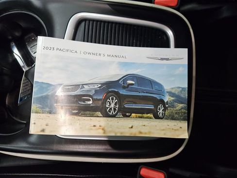 Used 2023 Chrysler Pacifica Touring-L image 58
