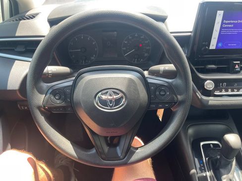 Used 2025 Toyota Corolla LE FWD image 13