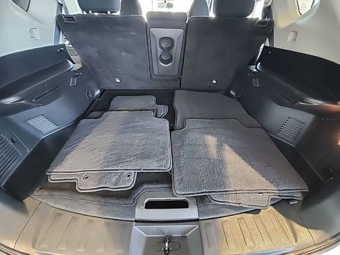 Used 2016 Nissan Rogue SV w/ SV Premium Package image 22