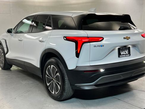 Used 2025 Chevrolet Blazer EV LT FWD image 3