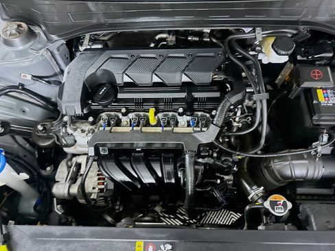 Used 2025 Hyundai Venue SEL FWD image 31