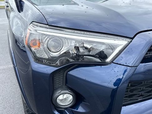 Used 2018 Toyota 4Runner SR5 Premium image 12