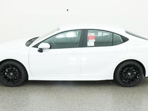 New 2026 Toyota Camry SE FWD image 3