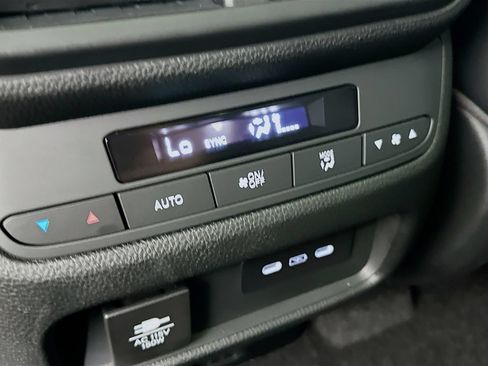 Used 2024 Honda Pilot TrailSport image 36