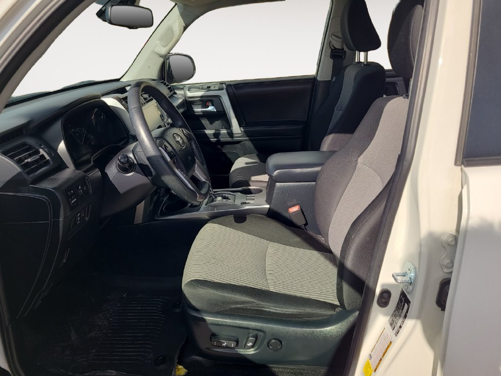 Used 2022 Toyota 4Runner SR5 AWD/4WD image 9