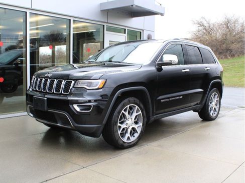 Used 2022 Jeep Grand Cherokee Limited w/ Trailer Tow Group IV image 3