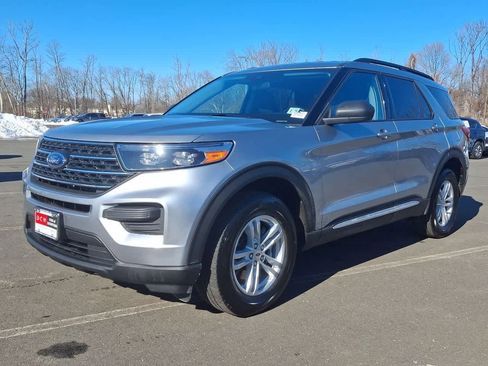 Used 2023 Ford Explorer XLT image 1