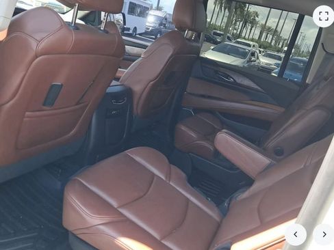Used 2015 Cadillac Escalade ESV Luxury RWD image 4