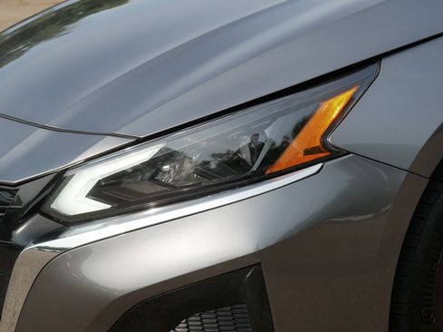 Certified 2023 Nissan Altima 2.5 SV w/ SV Premium Package AWD/4WD image 16