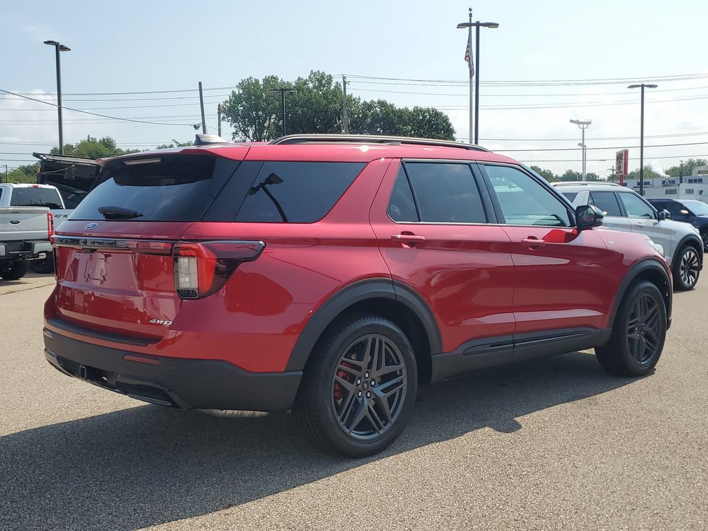 New 2026 Ford Explorer ST-Line w/ ST-Line Street Pack AWD/4WD image 4
