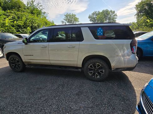 Used 2023 Chevrolet Suburban Z71 w/ Luxury Package AWD/4WD image 4