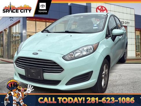 Used 2017 Ford Fiesta SE image 1