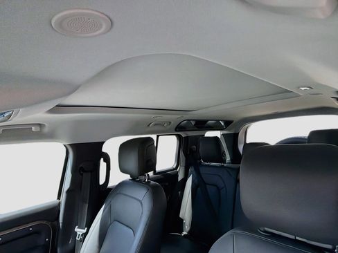 Used 2025 Land Rover Defender 110 S AWD/4WD image 27