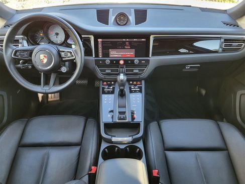 Certified 2024 Porsche Macan S image 12