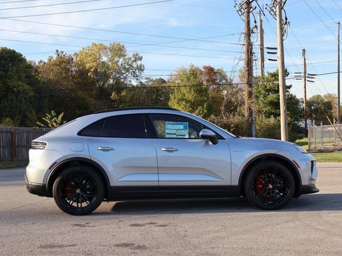 Certified 2025 Porsche Macan 4S Electric AWD/4WD image 9