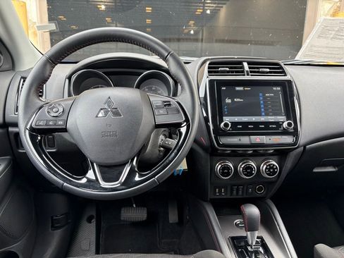 Used 2025 Mitsubishi Outlander Sport LE AWD/4WD image 21