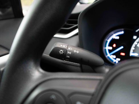 Used 2025 Toyota RAV4 LE image 13