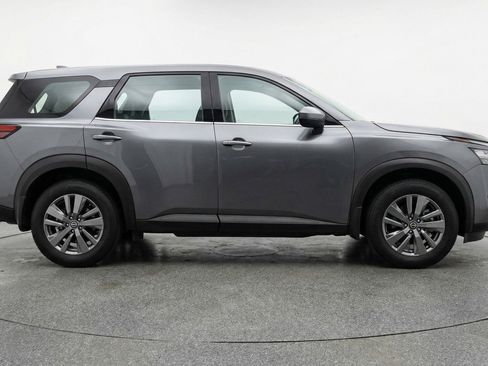 Used 2025 Nissan Pathfinder SV image 11