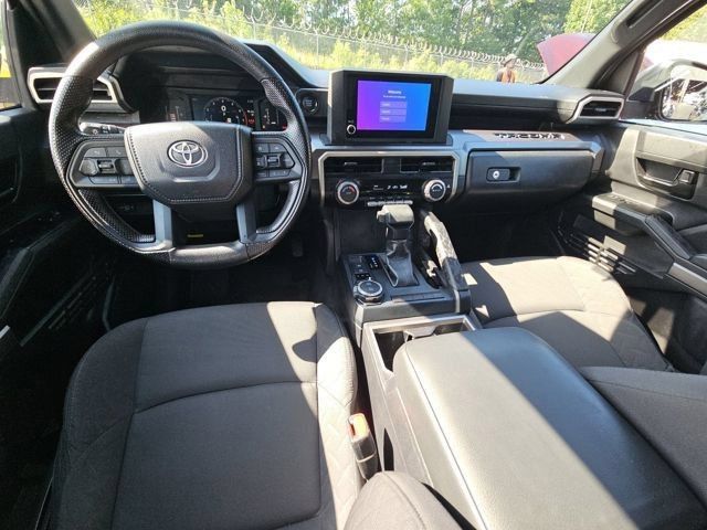 Used 2025 Toyota Tacoma SR5 AWD/4WD image 9