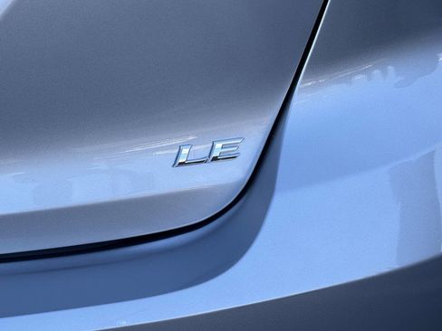 Used 2015 Toyota Venza LE image 22