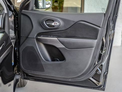 Used 2019 Jeep Cherokee Latitude Plus FWD image 52