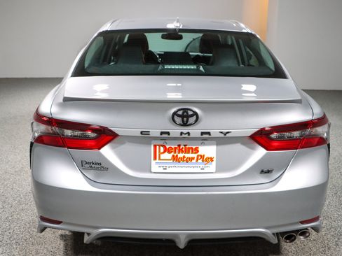 Used 2024 Toyota Camry SE w/ Cold Weather Package FWD image 8