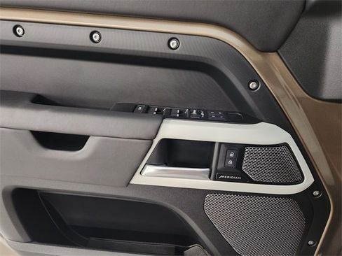 Used 2024 Land Rover Defender 110 S image 22