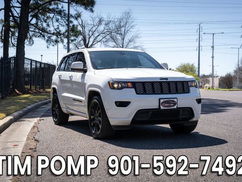 Used 2020 Jeep Grand Cherokee Altitude image 3
