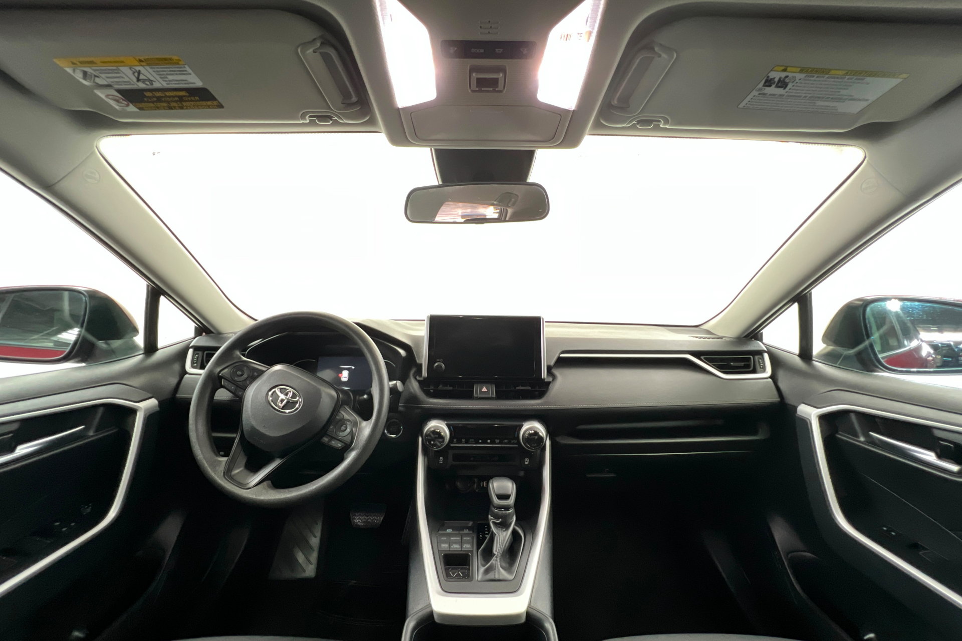 Used 2025 Toyota RAV4 XLE AWD/4WD image 9