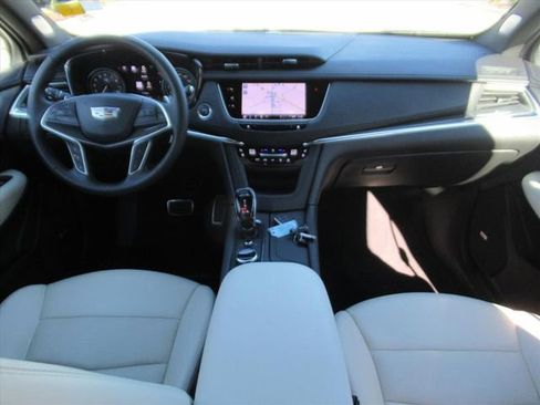 Certified 2025 Cadillac XT5 Sportv w/ Technology Package image 14