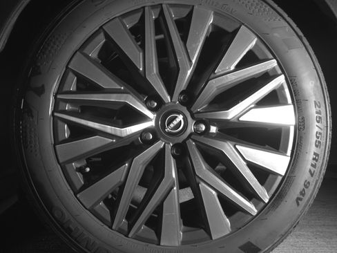 Used 2025 Nissan Altima 2.5 SV FWD image 14