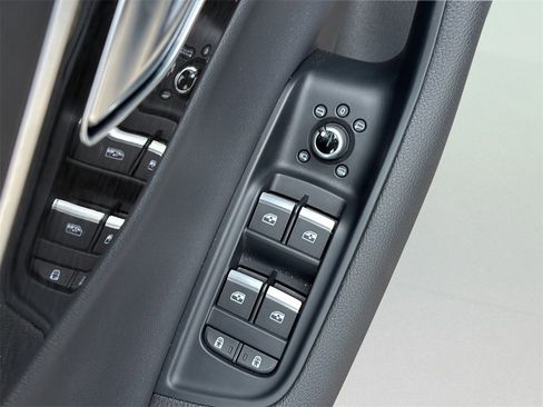 Used 2022 Audi Q7 3.0T Premium image 33