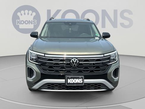 Used 2025 Volkswagen Atlas Peak Edition SE AWD/4WD image 4