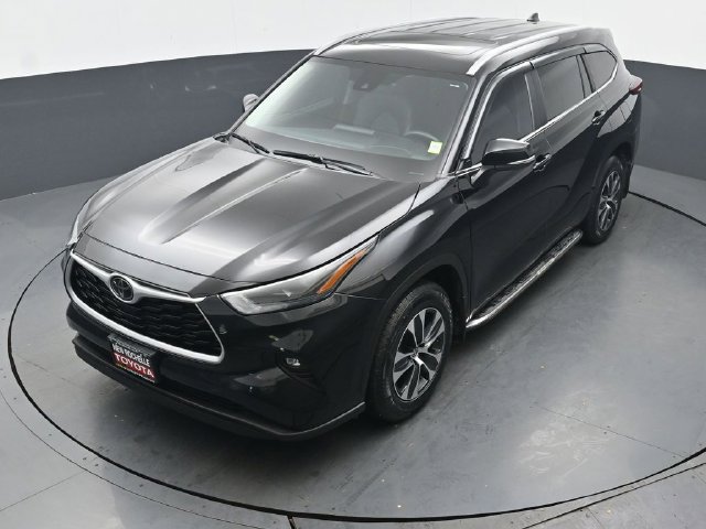 Used 2025 Toyota Highlander XLE AWD/4WD image 38