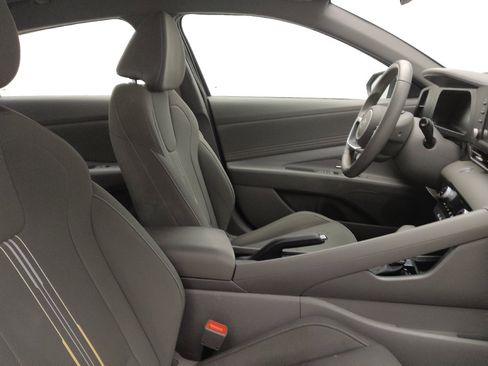 Used 2025 Hyundai Elantra Sport FWD image 21