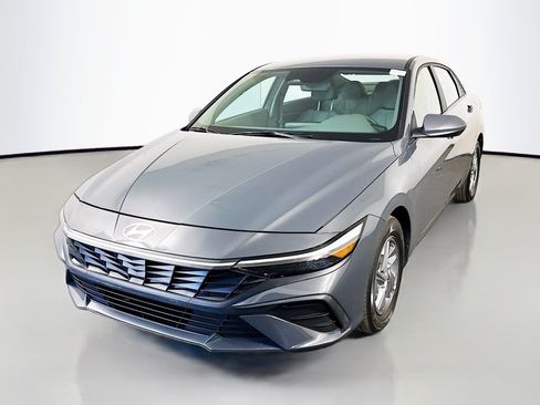 Used 2024 Hyundai Elantra SE image 4