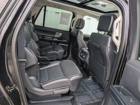 Used 2025 Ford Expedition Max Platinum AWD/4WD image 29